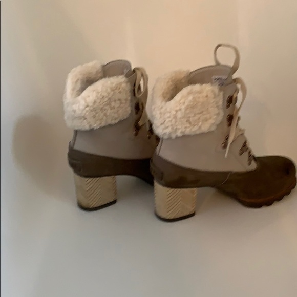 Sorel Boots Size 7.5. Lace up sheering Boots - Picture 3 of 7